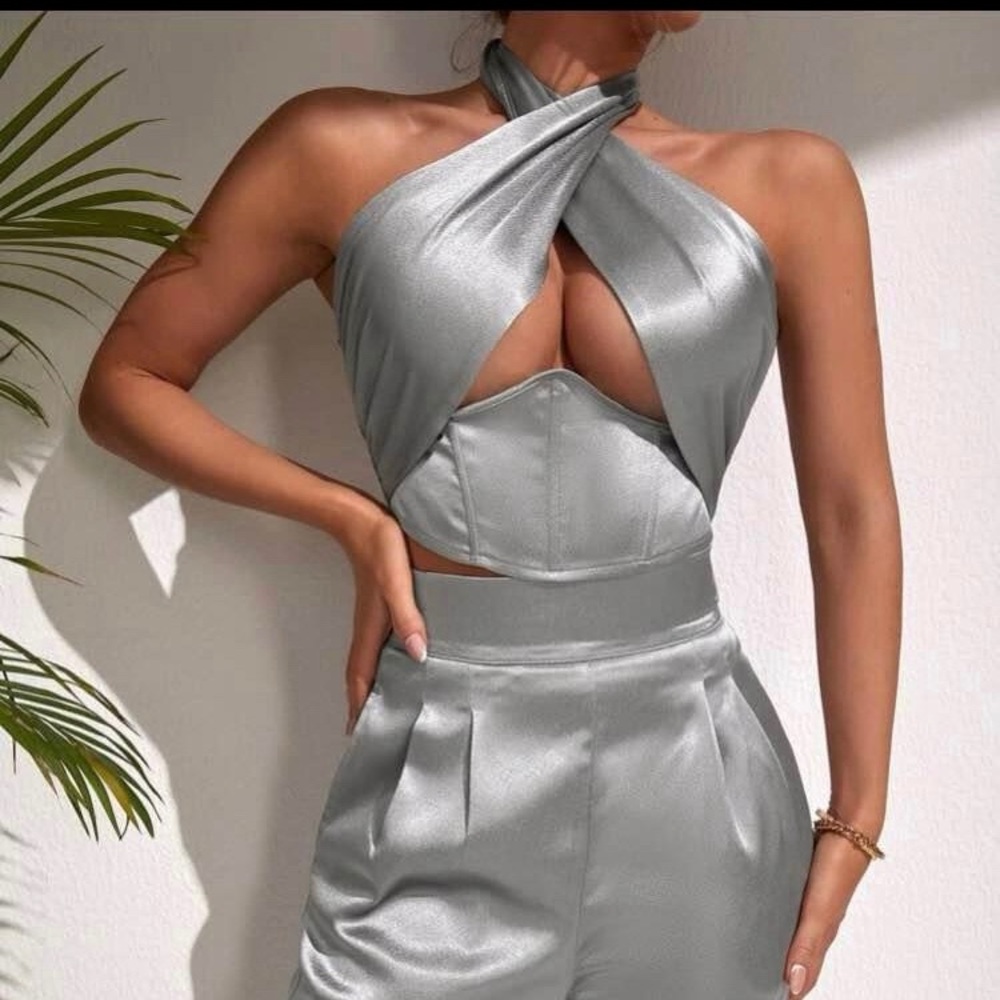 Cut Out Backless Crop Halter Top & Plicated Detail Pants size Large